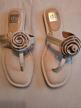 Dolce Vita 8.5 tan sandal with rose embellishment